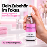 Händling des skinosense Hydra Derma Roller Reinigungsprays, 200 ml, mit Sprühvorrichtung zur gründlichen Reinigung.