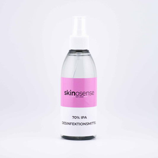 Desinfektionsmittel Spray 200ml von skinosense für Hydra Derma Roller und Microneedling Zubehör auf weißem Hintergrund.