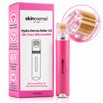 Hydra Derma Roller 3.0 von skinosense mit 105 Titan-Mikronadeln für die Hautpflege, Nahaufnahme des Gesichts mit dem Derma-Roller